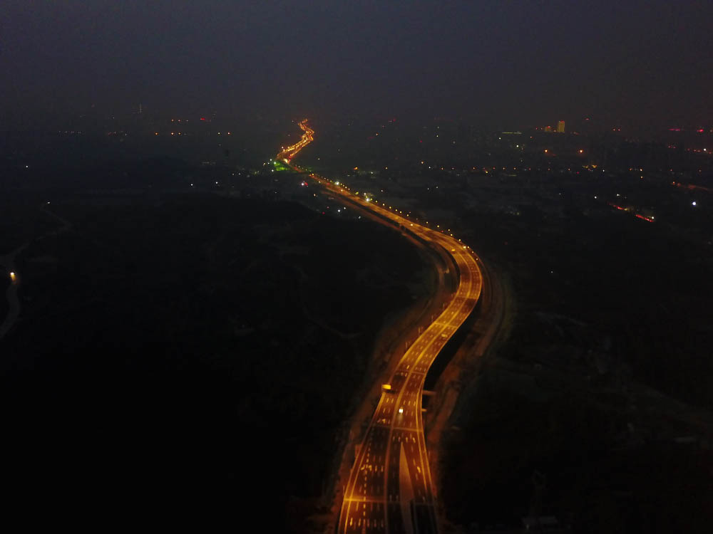 濟廣高速濟南連接線段店立交至繞城南線路(鳳凰山至南繞城段)工程效果圖片2.jpg 濟廣高速濟南連接線段店立交至繞城南線路(鳳凰山至南繞城段)工程效果圖片2.jpg