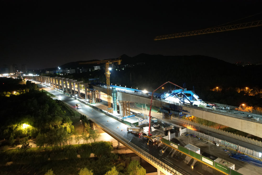 彩春區(qū)間120米懸臂現(xiàn)澆連續(xù)梁.jpg 彩春區(qū)間120米懸臂現(xiàn)澆連續(xù)梁.jpg