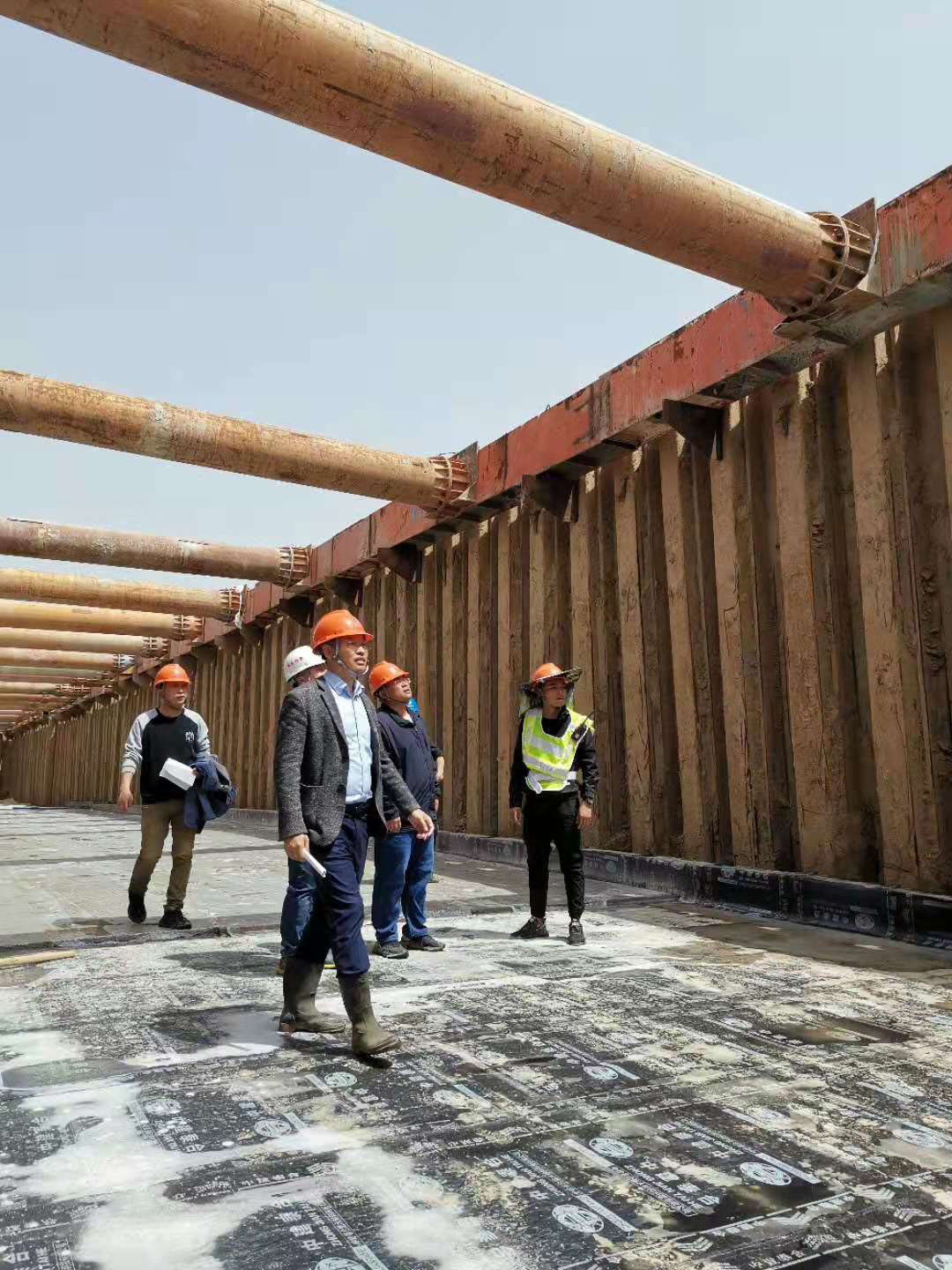 現(xiàn)場調度 (3).JPG 現(xiàn)場調度 (3).JPG